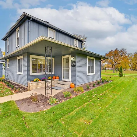 13 Mi To Indiana Dunes Natl Park Home With Patio